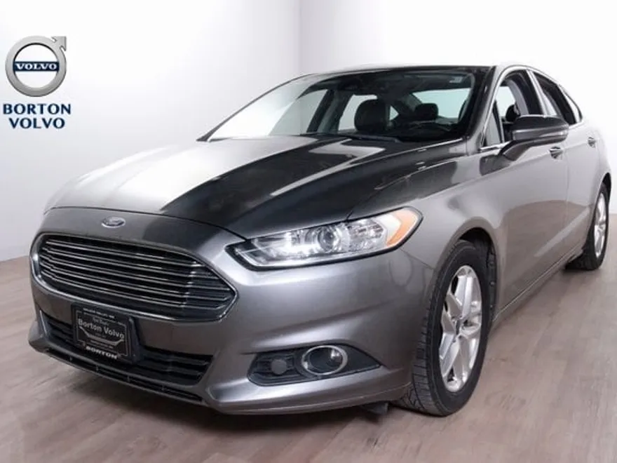 2013 Ford Fusion SE photo 1