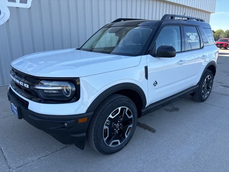2024 Ford Bronco Sport Outer Banks photo 1