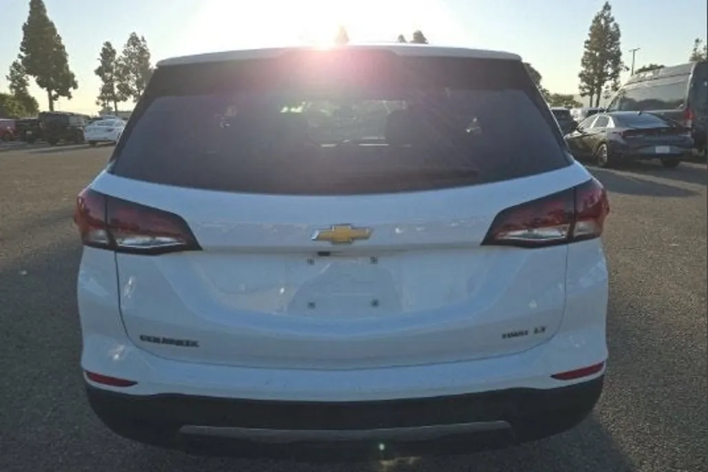 2024 Chevrolet Equinox LT photo 1