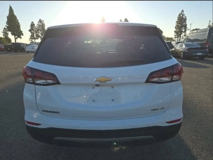 2024 Chevrolet Equinox LT photo 1