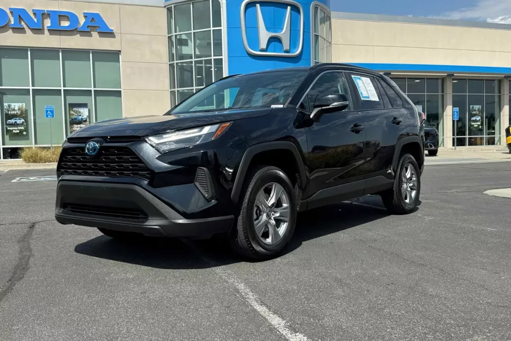 2022 Toyota RAV4 Hybrid XLE photo 1