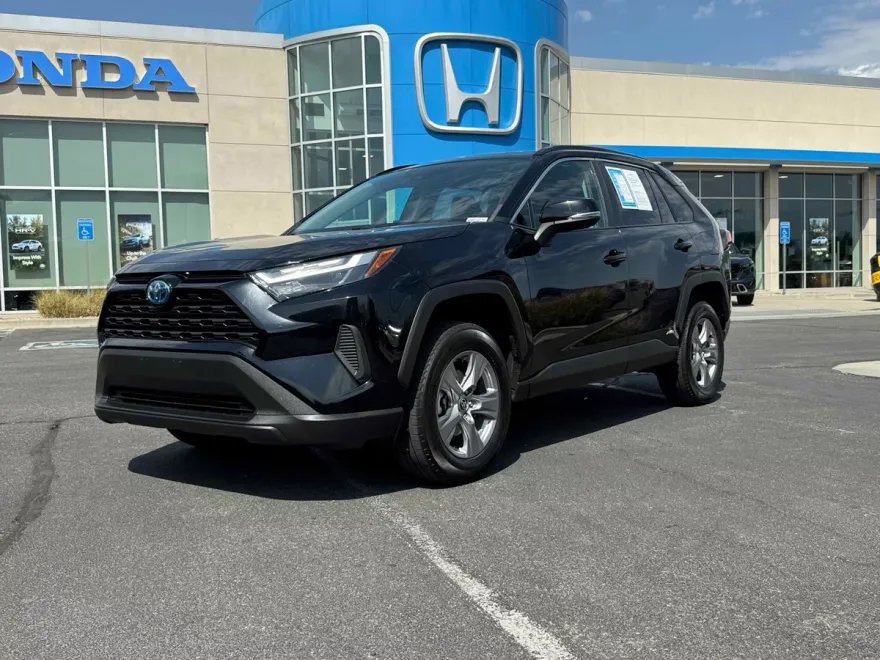 2022 Toyota RAV4 Hybrid XLE photo 1