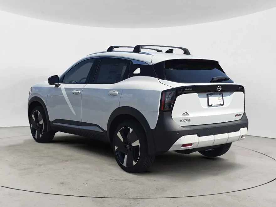 2026 Nissan Kicks SR photo 1