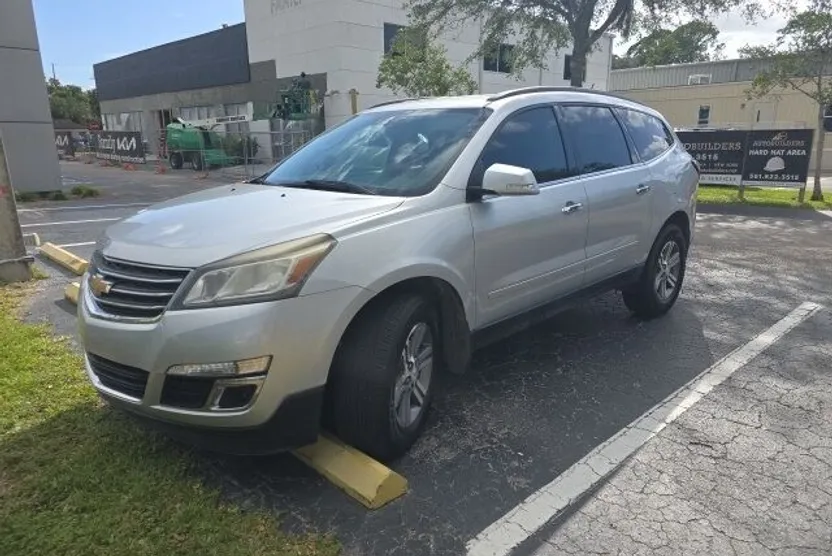 2015 Chevrolet Traverse 2LT photo 1