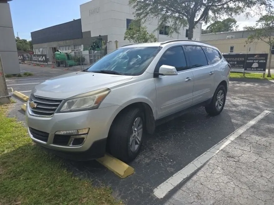 2015 Chevrolet Traverse 2LT photo 1