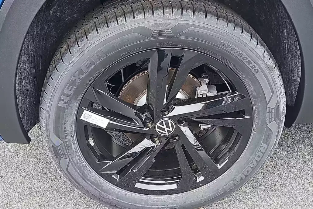 2025 Volkswagen Atlas Cross Sport SEL R-Line photo 1