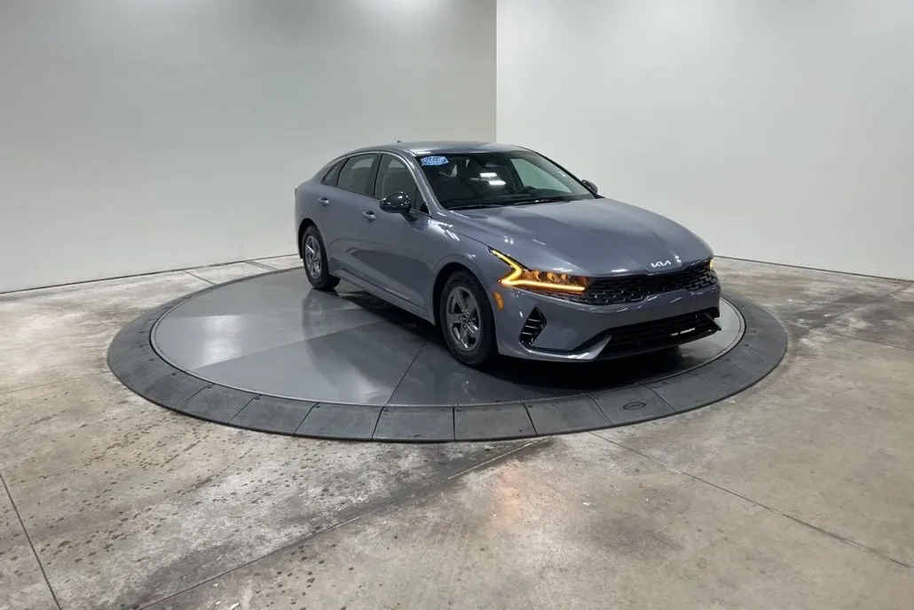 2022 Kia K5 LXS photo 1