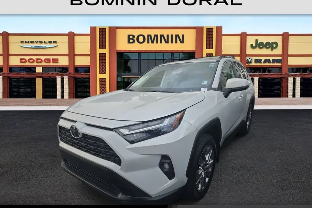 2025 Toyota RAV4 XLE Premium photo 1