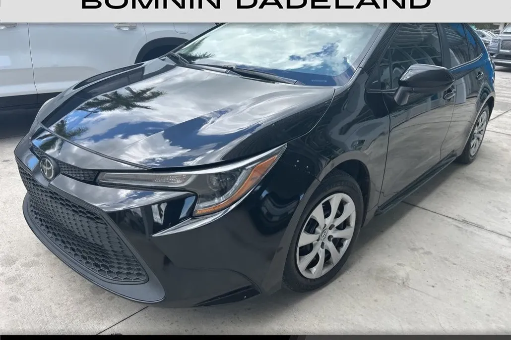 2022 Toyota Corolla LE photo 1