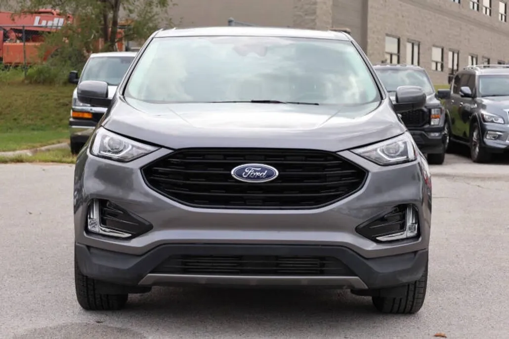 2022 Ford Edge SEL photo 1