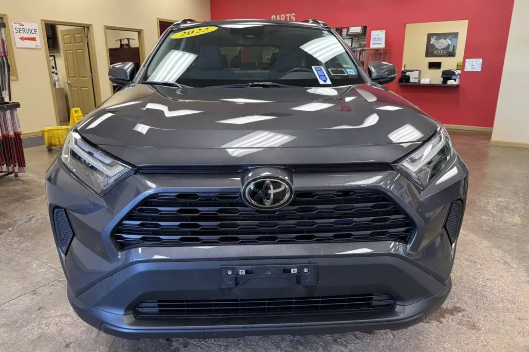 2022 Toyota RAV4 XLE photo 1
