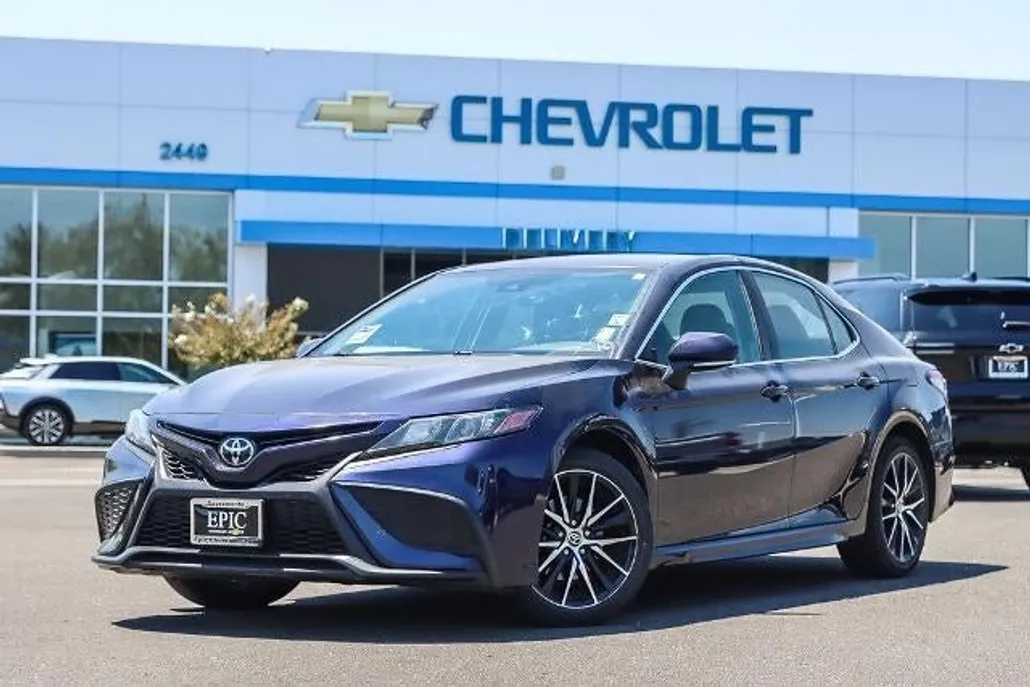 2022 Toyota Camry SE photo 1