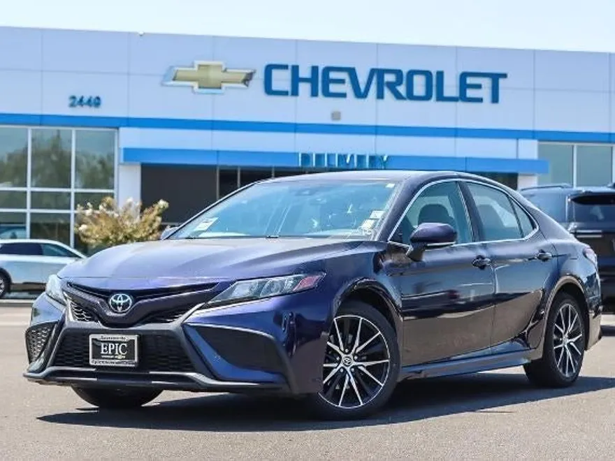 2022 Toyota Camry SE photo 1