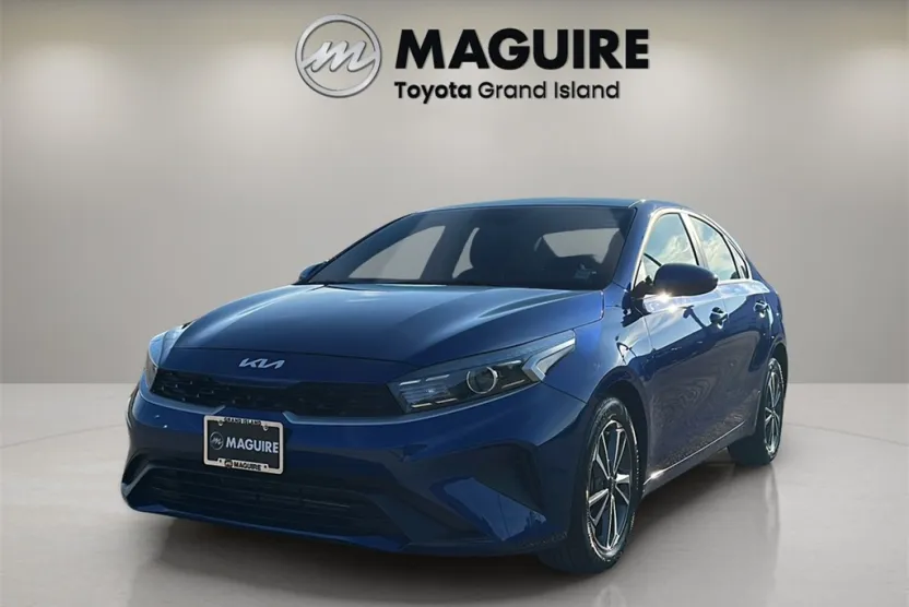 2023 Kia Forte LXS photo 1