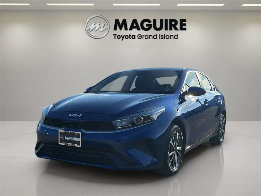 2023 Kia Forte LXS photo 1