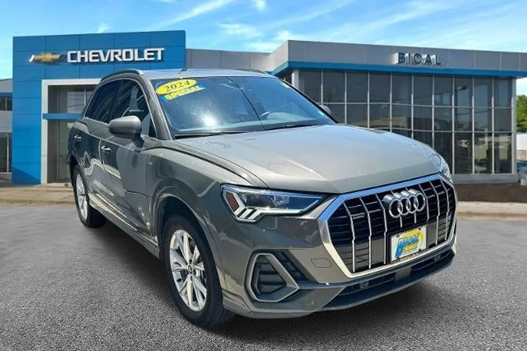 2024 Audi Q3 S line Premium photo 1