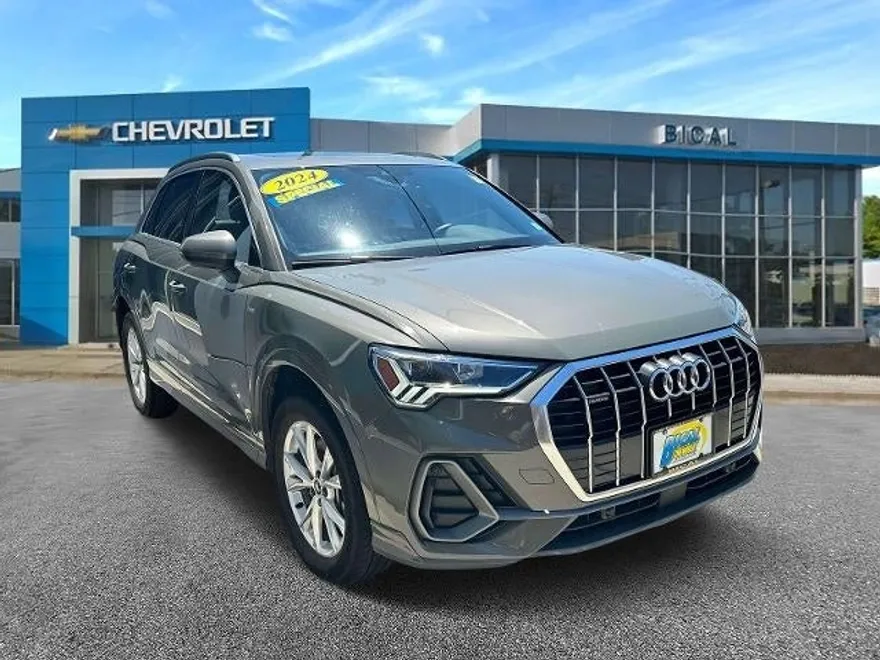 2024 Audi Q3 S line Premium photo 1