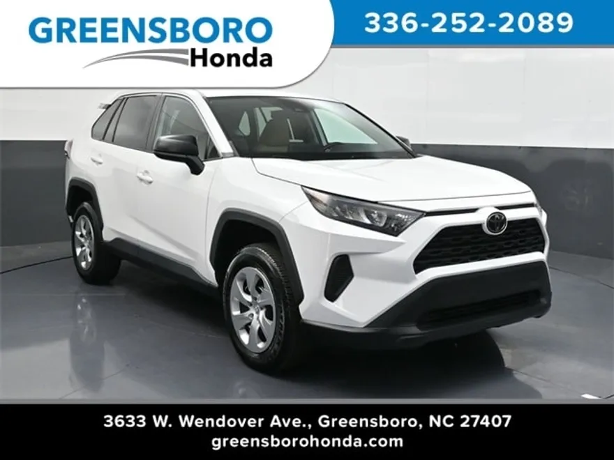 2022 Toyota RAV4 LE photo 1