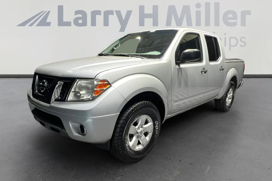2012 Nissan Frontier SV Crew Cab photo 1