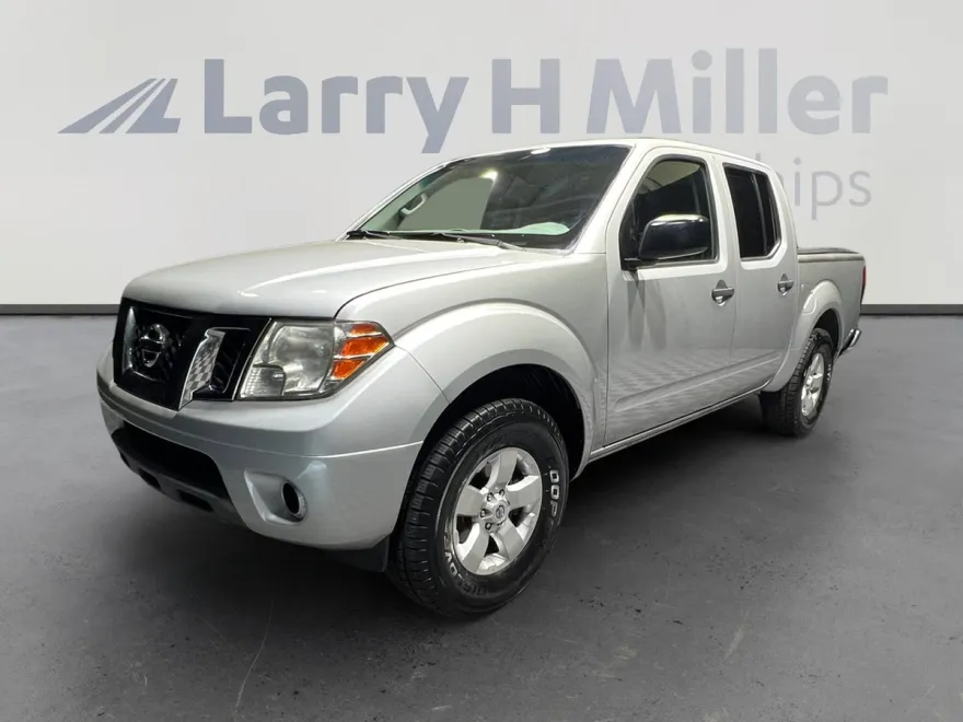 2012 Nissan Frontier SV Crew Cab photo 1