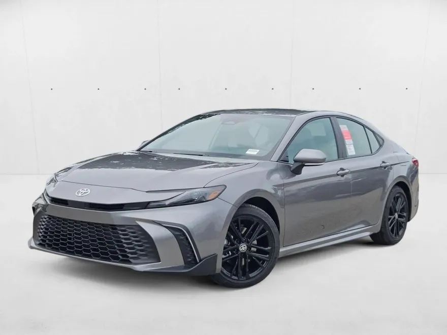 2025 Toyota Camry SE photo 1