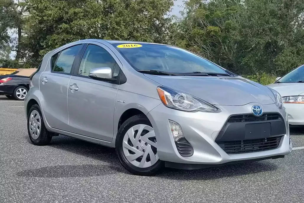 2016 Toyota Prius C One photo 1