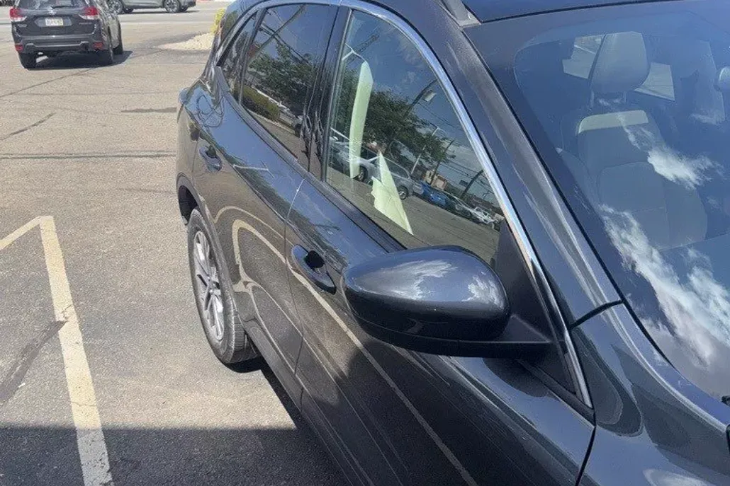 2020 Ford Escape SEL photo 1