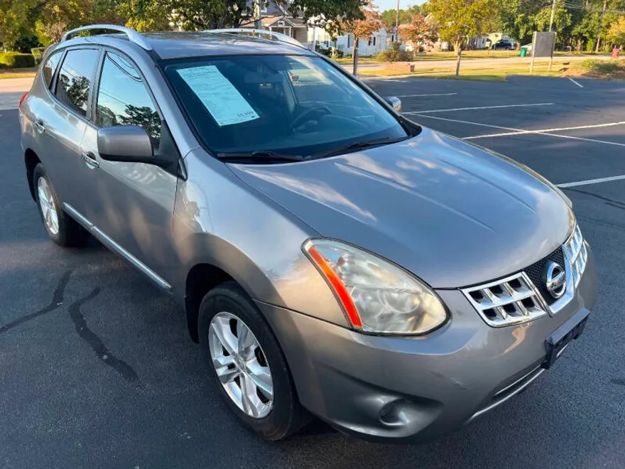 2013 Nissan Rogue SV photo 1