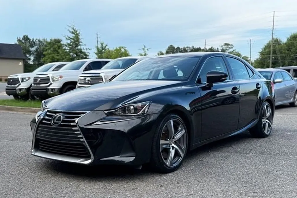 2017 Lexus IS 300 photo 1