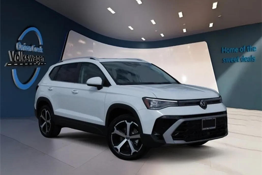 2025 Volkswagen Taos SEL photo 1
