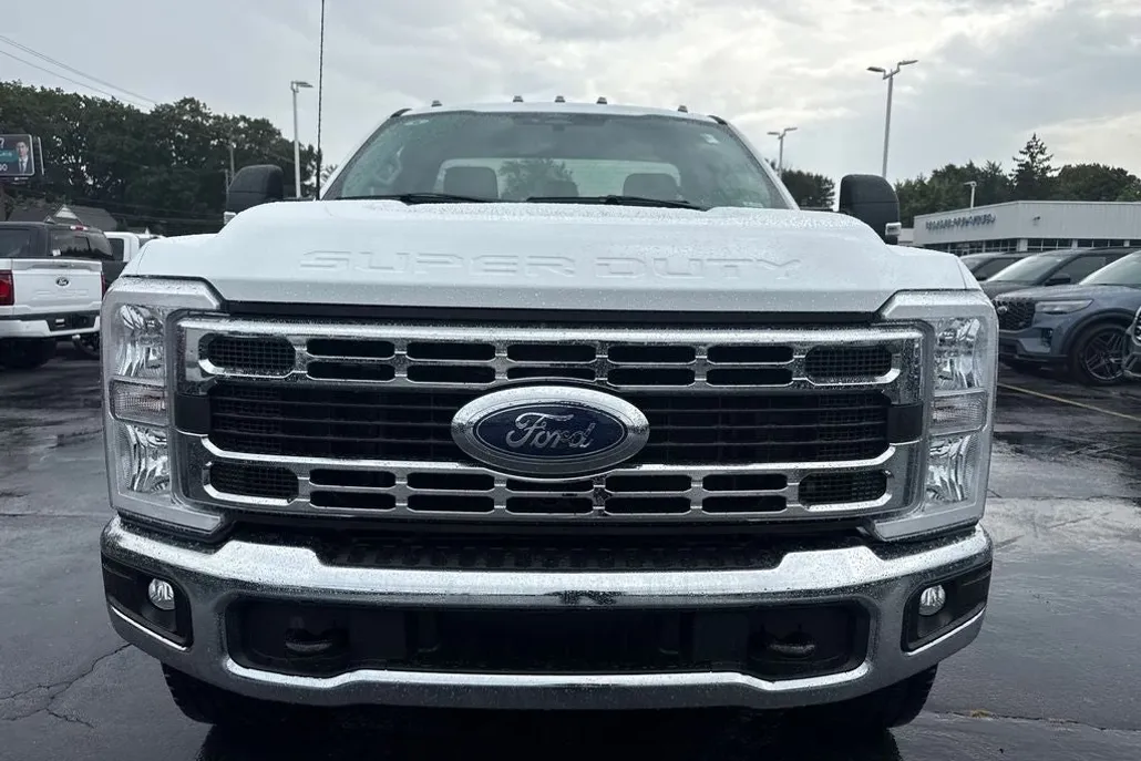 2024 Ford F-350 photo 1