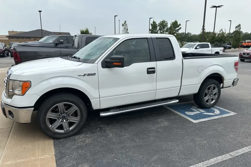 2010 Ford F-150 XLT photo 1