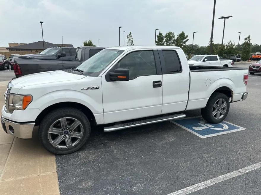 2010 Ford F-150 XLT photo 1
