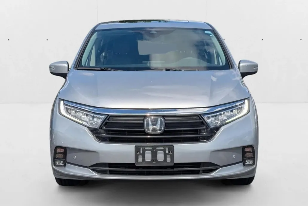 2021 Honda Odyssey Touring photo 1