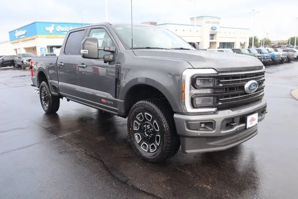 2026 Ford F-250 Platinum photo 1