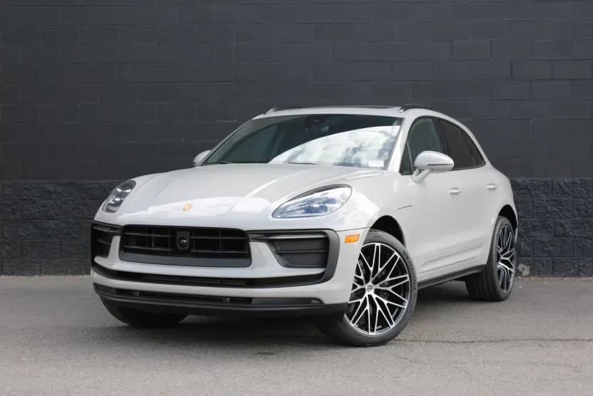 2026 Porsche Macan T photo 1