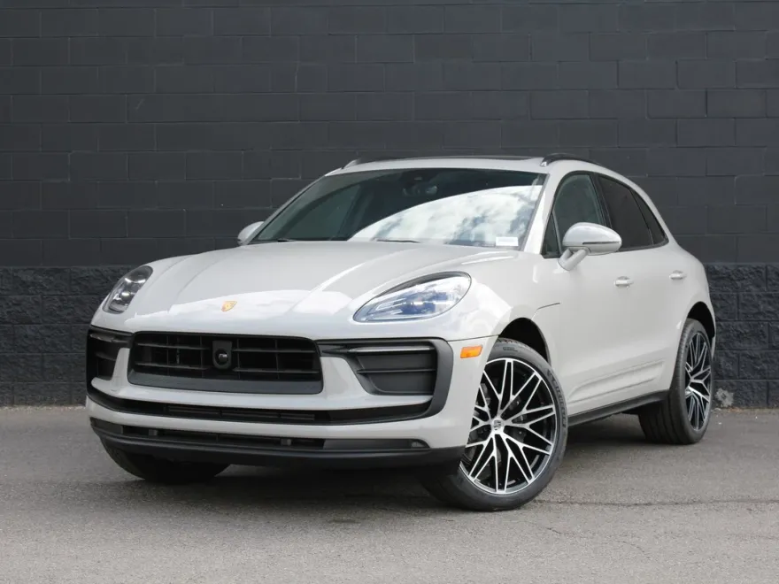 2026 Porsche Macan T photo 1