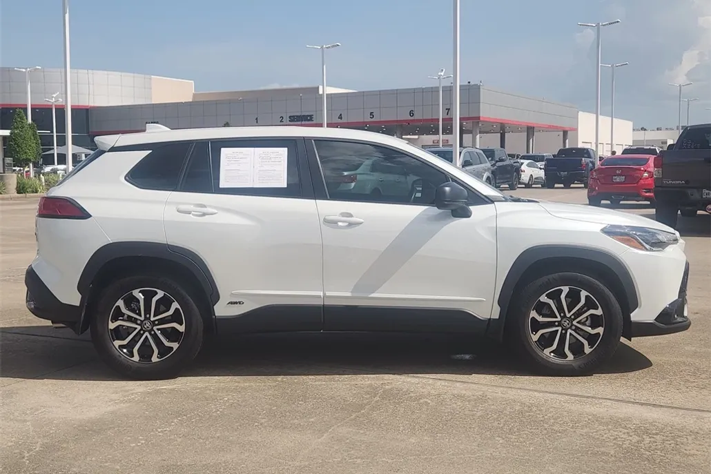 2024 Toyota Corolla Cross S photo 1