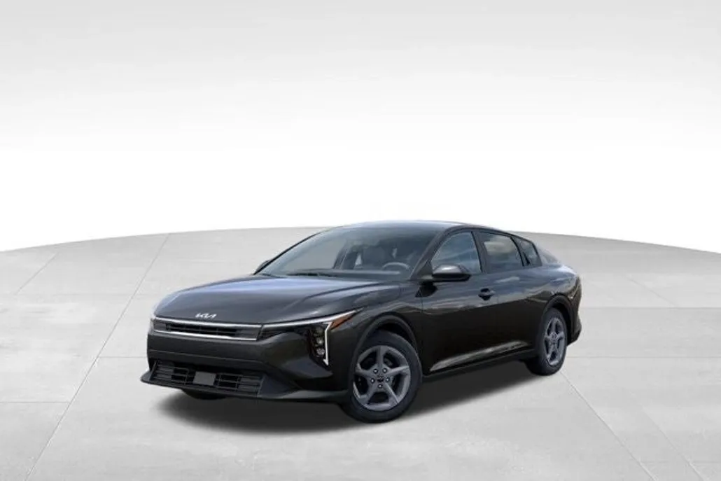 2025 Kia K4 LXS photo 1