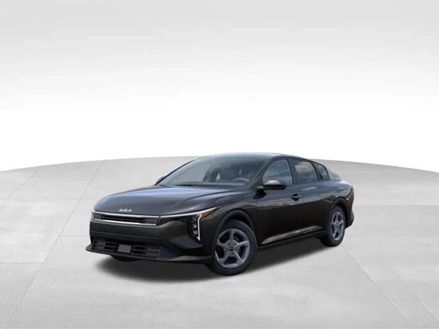 2025 Kia K4 LXS photo 1