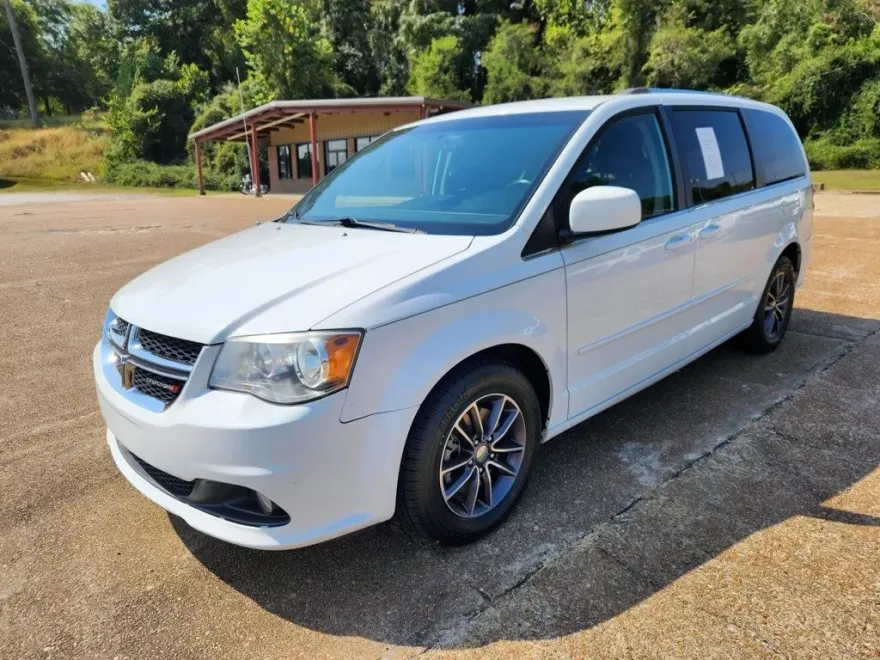 2017 Dodge Grand Caravan SXT photo 1