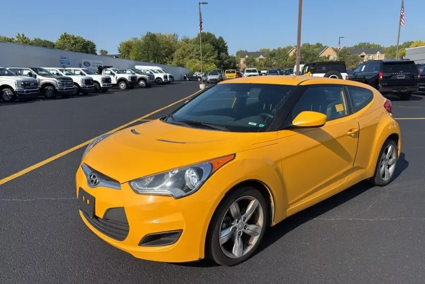 2015 Hyundai Veloster Base photo 1