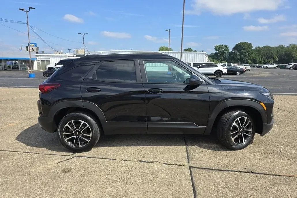 2024 Chevrolet Trailblazer LT photo 1
