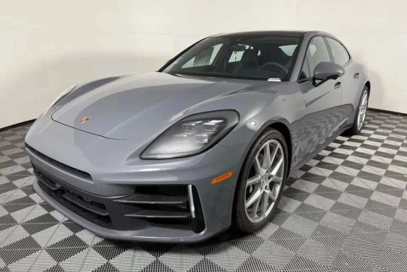 2025 Porsche Panamera 4 photo 1