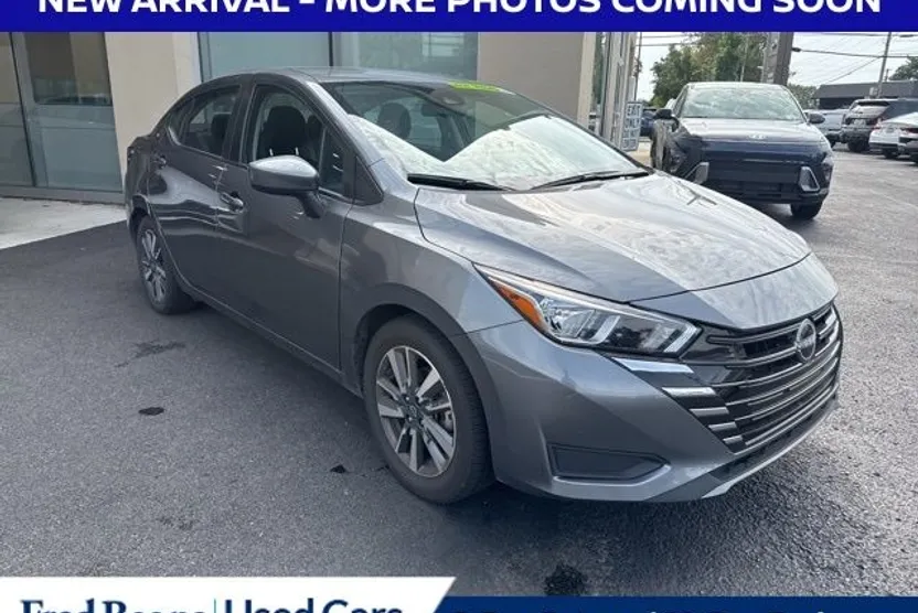 2023 Nissan Versa 1.6 SV photo 1