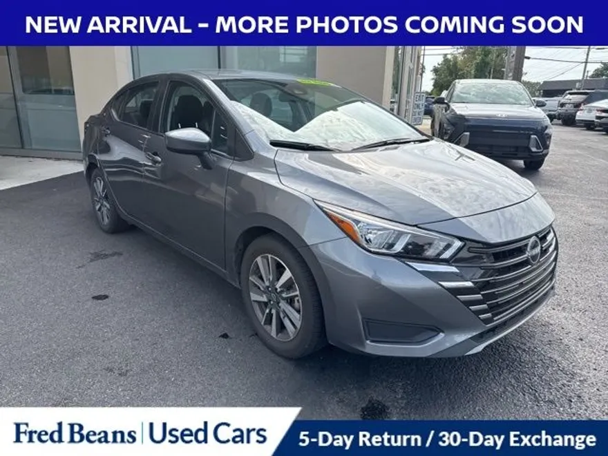 2023 Nissan Versa 1.6 SV photo 1