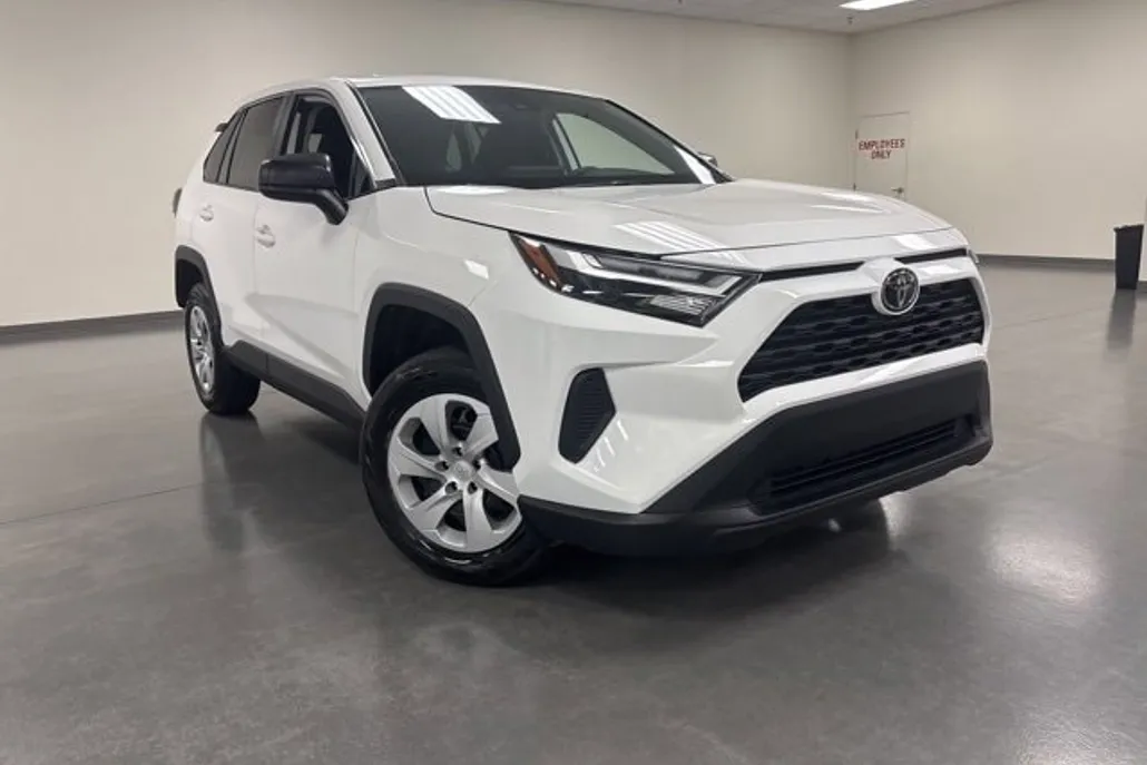 2024 Toyota RAV4 LE photo 1