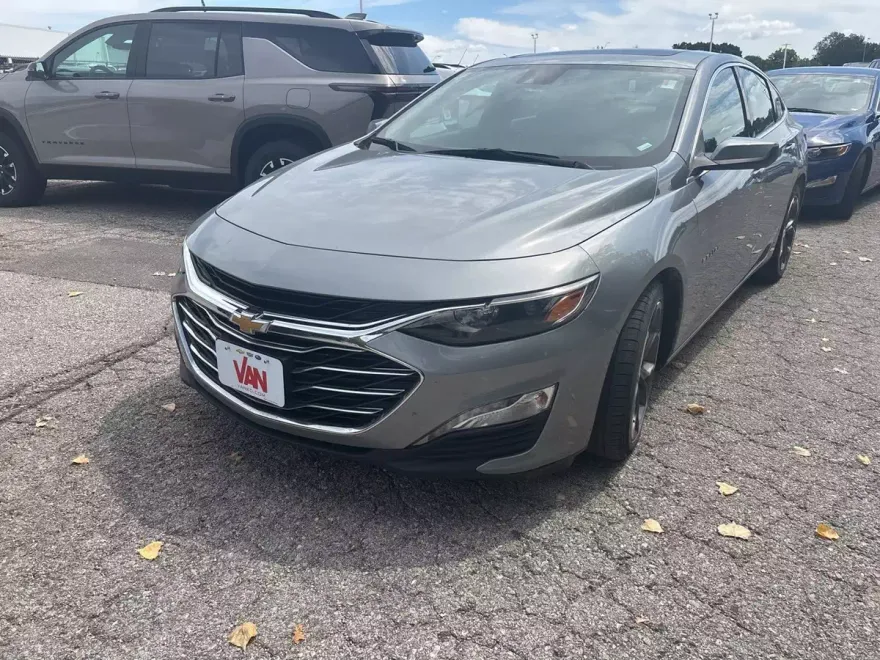 2023 Chevrolet Malibu 1LT photo 1