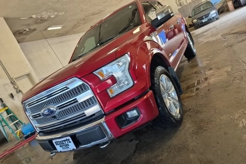 2016 Ford F-150 Platinum photo 1