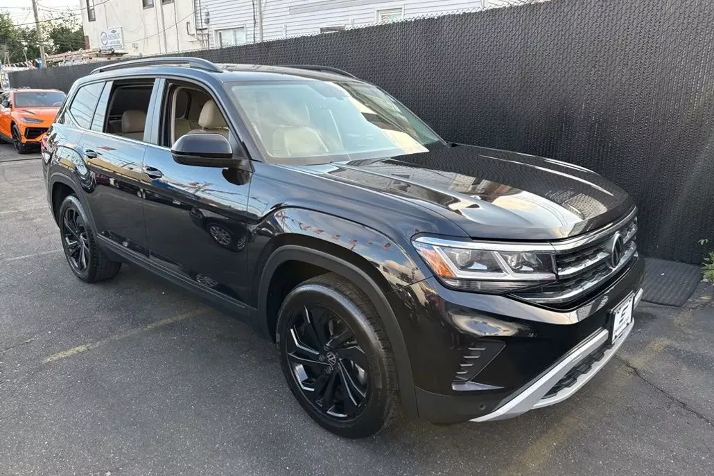 2022 Volkswagen Atlas V6 SE Technology photo 1
